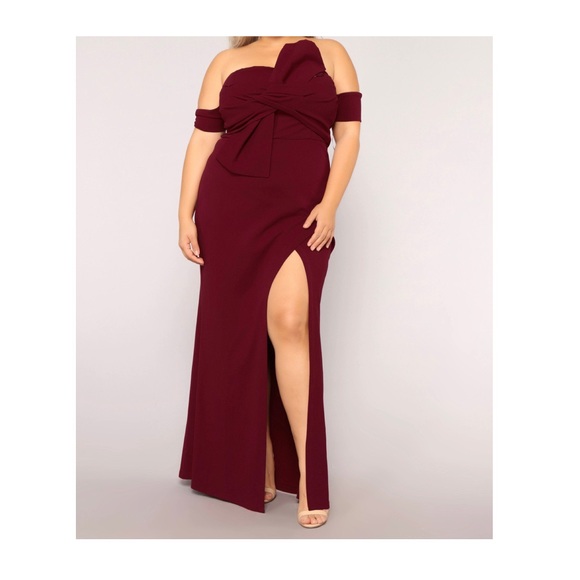 Fashion Nova Dresses & Skirts - 🎄🎁🧑‍🎄Reception Off Shoulder Dress’-Wine